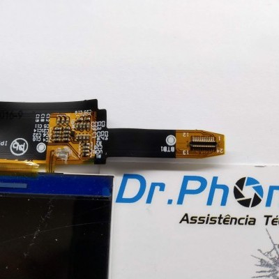 Componente eletrônico preto e amarelo com códigos, sobre papel com logótipo Dr.Phone Assistência Técnica