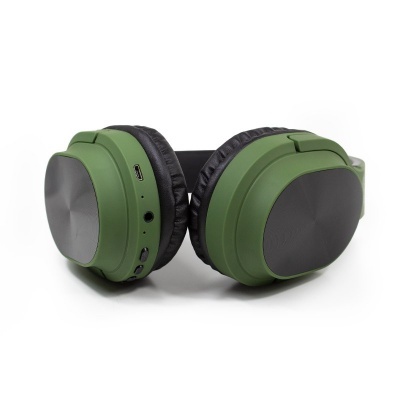 Headphones verdes com almofadas pretas e detalhes de botões e portas