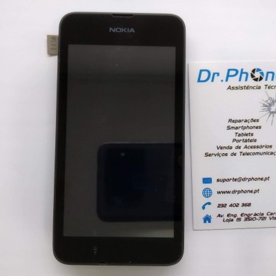 Smartphone Nokia preto ao lado de cartão de visita da Dr.Phone
