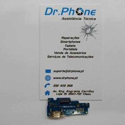 Cartão de visita Dr.Phone e componente eletrónico azul com conector USB