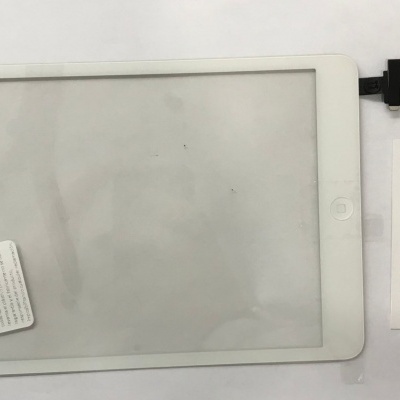 Ecrã tátil branco para tablet com componente flex e cartão de visita da empresa Dr Phone