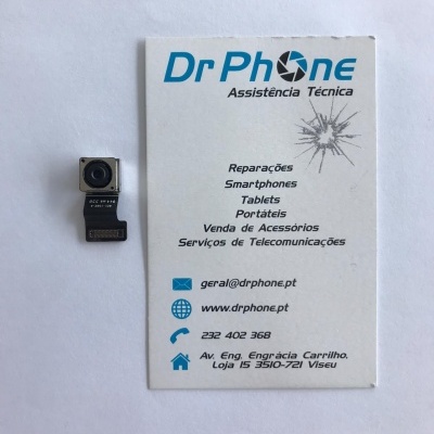 Componente de câmara para smartphone ao lado de cartão de visita da Dr Phone.