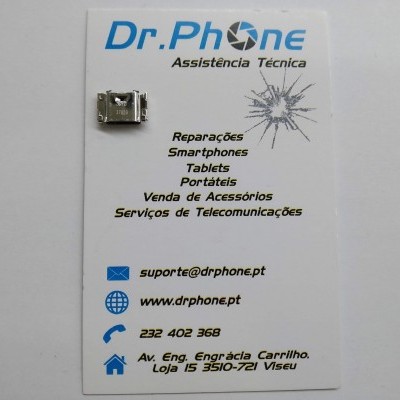 Cartão de assistência técnica Dr.Phone com conector metálico sobre fundo branco