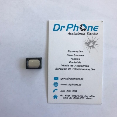 Componente eletrónico pequeno ao lado de cartão de visita Dr Phone