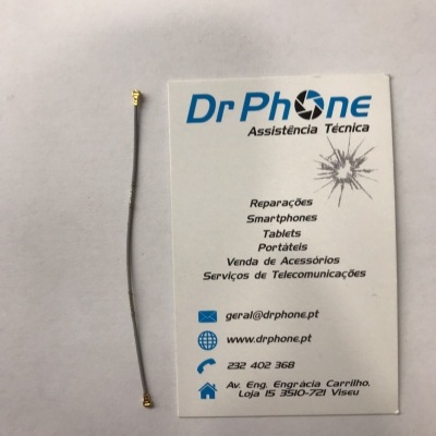Antena fina com conectores dourados ao lado de cartão de visita Dr Phone Assistência Técnica
