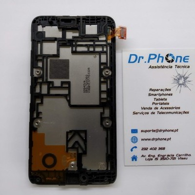 Peça interna de smartphone preta com cartão de visita da empresa Dr.Phone ao lado