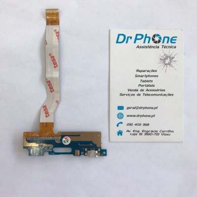Placa eletrónica com fita adesiva e cartão de visita da Dr Phone