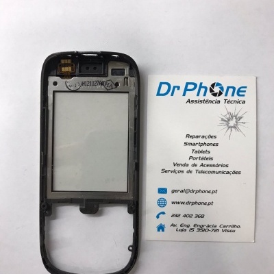 Estrutura de plástico de telemóvel junto a cartão de visita da Dr Phone