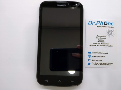 Smartphone Huawei preto ao lado de cartão de assistência técnica Dr.Phone.