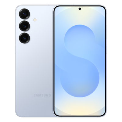 Smartphone Samsung prateado com três câmaras traseiras e ecrã azul
