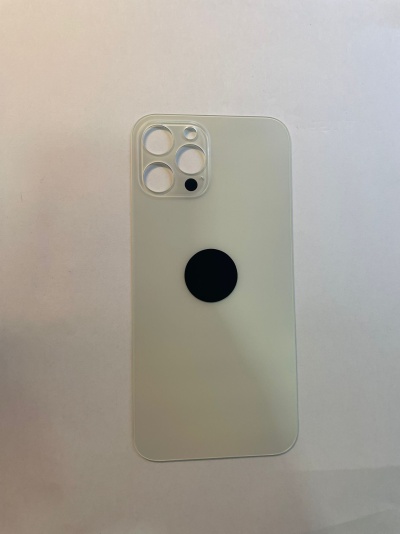 Capa protetora branca para smartphone com círculo preto no centro