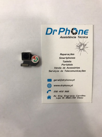 Câmara de telemóvel ao lado de cartão de visita da Dr Phone Assistência Técnica