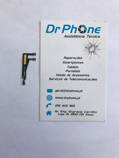 Peça eletrónica pequena ao lado de cartão de visita com texto e logotipo Dr Phone