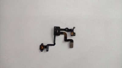 Peça eletrónica flexível preta para smartphone sobre fundo branco