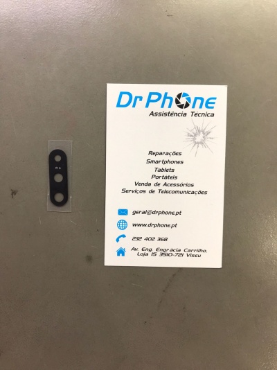 Cartão de visita da Dr Phone ao lado de peça preta com lentes