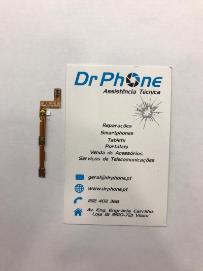 Placa de circuito flexível eletrônica marrom e cartão de assistência técnica Dr Phone em fundo branco