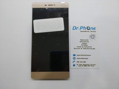 Ecrã dourado de telemóvel com etiqueta, ao lado de cartão de visita da Dr.Phone
