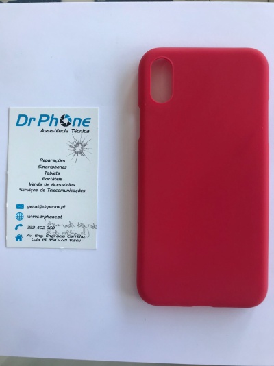 Capa vermelha para smartphone e cartão de visita da Dr Phone sobre fundo branco.
