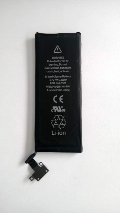 Bateria Li-ion Polímero preta com texto de aviso e reciclável