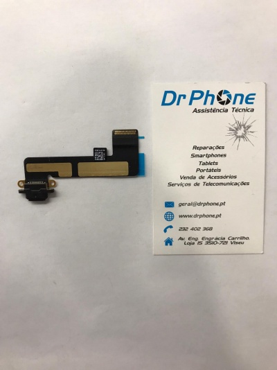 componente eletrónico preto e dourado com cartão de visita da Dr Phone