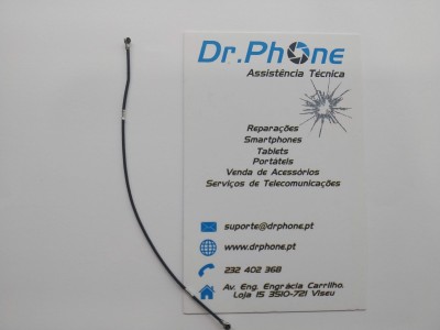 Cabo flexível preto e cartão de visita da Dr.Phone com informações de assistência técnica