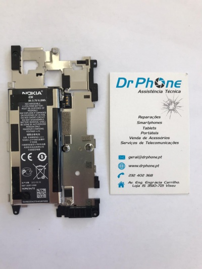 Peça interna de telemóvel Nokia com bateria e cartão de visita da Dr Phone