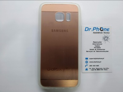 Telemóvel Samsung Galaxy S7 dourado com capa transparente ao lado de cartão de assistência técnica Dr.Phone