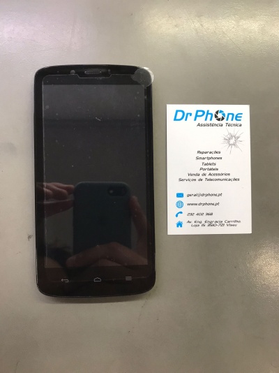 Smartphone preto com ecrã táctil ao lado de cartão de visita da assistência técnica Dr Phone
