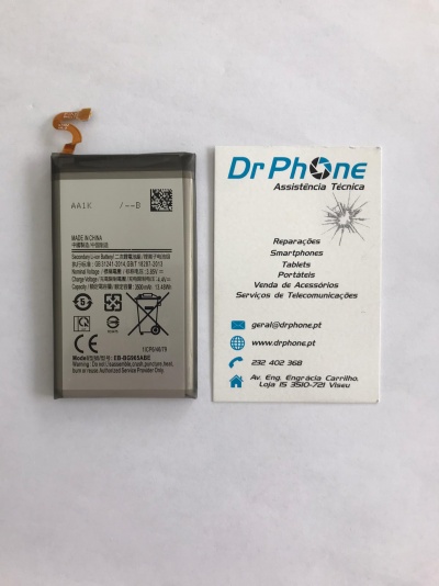 Bateria de telemóvel e cartão de visita da empresa Dr Phone