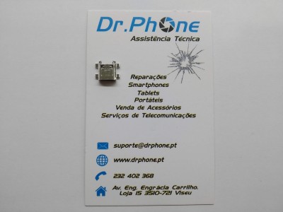 Cartão de visita da empresa Dr.Phone com texto de contato e componente eletrónico pequeno