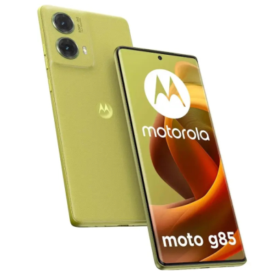 Smartphone Motorola moto g85 verde com duas câmaras traseiras e ecrã frontal com câmara centralizada.