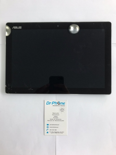 Tablet Asus preto com ecrã tátil e cartão de visita em fundo branco