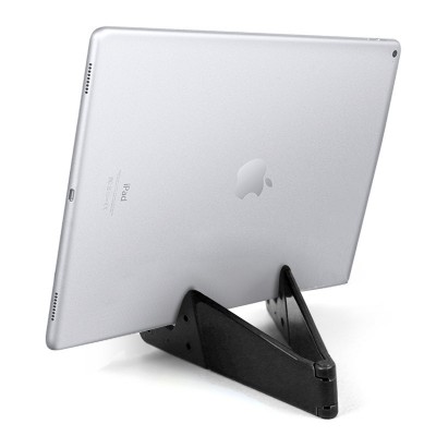Suporte de tablet preto segurando tablet cinzento Apple