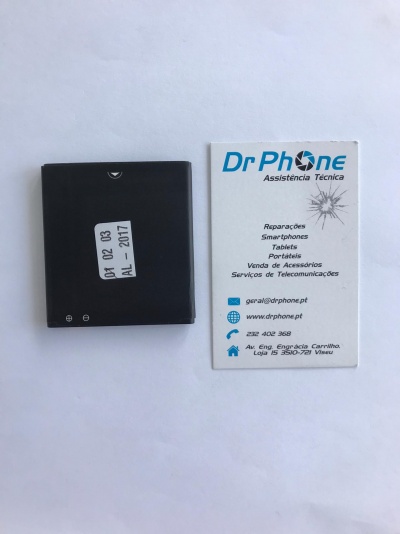 Bateria preta de dispositivo móvel ao lado de cartão de visita DrPhone