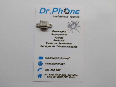 Conector metálico sobre cartão de visita da Dr.Phone