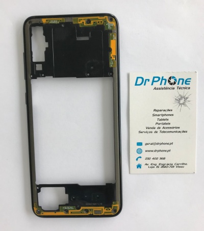 Moldura traseira de smartphone preto com componentes eletrónicos e cartão de visita da Dr Phone em fundo branco