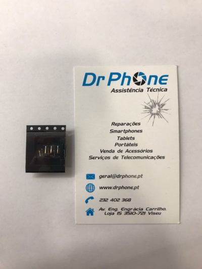 Cartão de visita da Dr Phone e componente eletrónico preto com conectores