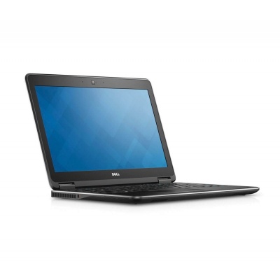 Computador portátil Dell preto com ecrã aberto e fundo azul