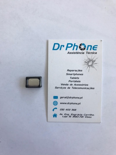 Componente eletrónico pequeno ao lado de cartão de visita Dr Phone