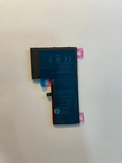 Bateria para smartphone com texto branco, símbolos e abas rosa