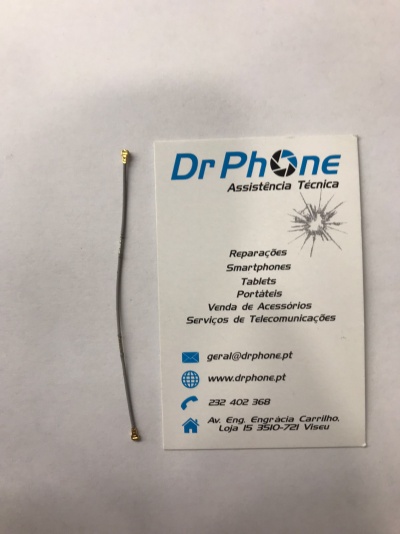 Antena fina com conectores dourados ao lado de cartão de visita Dr Phone Assistência Técnica