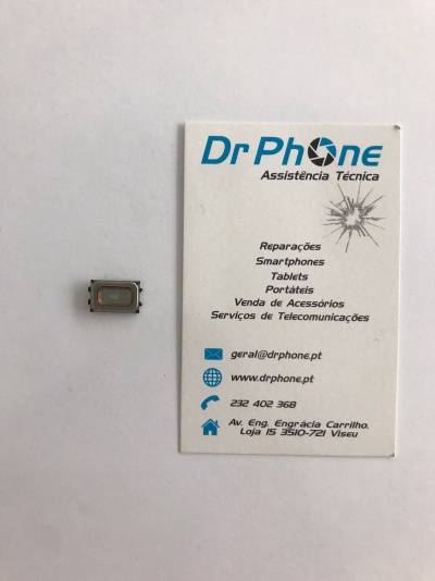 Cartão de visitas DrPhone com componentes eletrónico sobre fundo branco