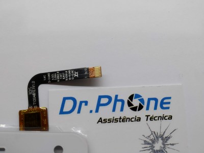 Flex cable preto com conectores dourados em cartão com logotipo Dr.Phone.