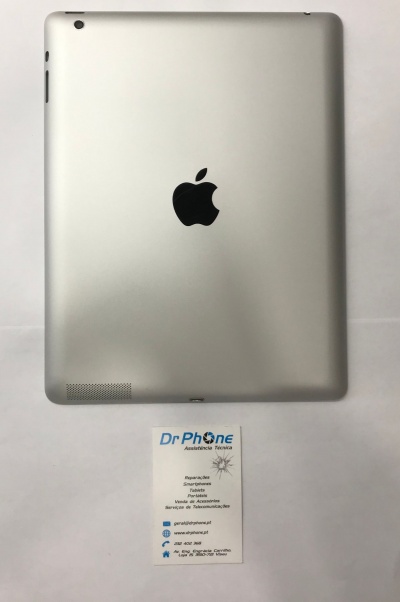 Tablet Apple prateado com cartão Dr Phone em fundo branco