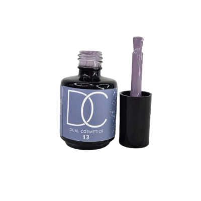 Frasco aberto de verniz de unhas lilás Dual Cosmetics número 13 com pincel