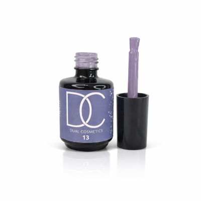 Frasco de verniz de unhas lilás com tampa preta e etiqueta azul Dual Cosmetics