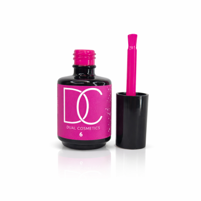 Frasco de verniz de unhas preto com rótulo rosa e pincel rosa