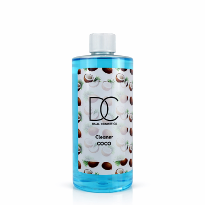 Garrafa plástica transparente com líquido azul e rótulo de cocos e texto DC DUAL COSMETICS Cleaner COCO