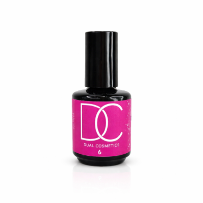 Frasco pequeno de verniz ou produto cosmético preto com rótulo rosa DC