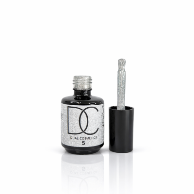 Verniz de unhas prateado da DUAL COSMETICS com pincel aplicador ao lado